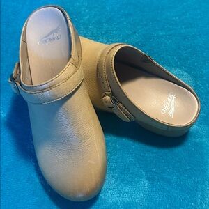 Dansko clogs. Beige Leather Slip-On Shoes